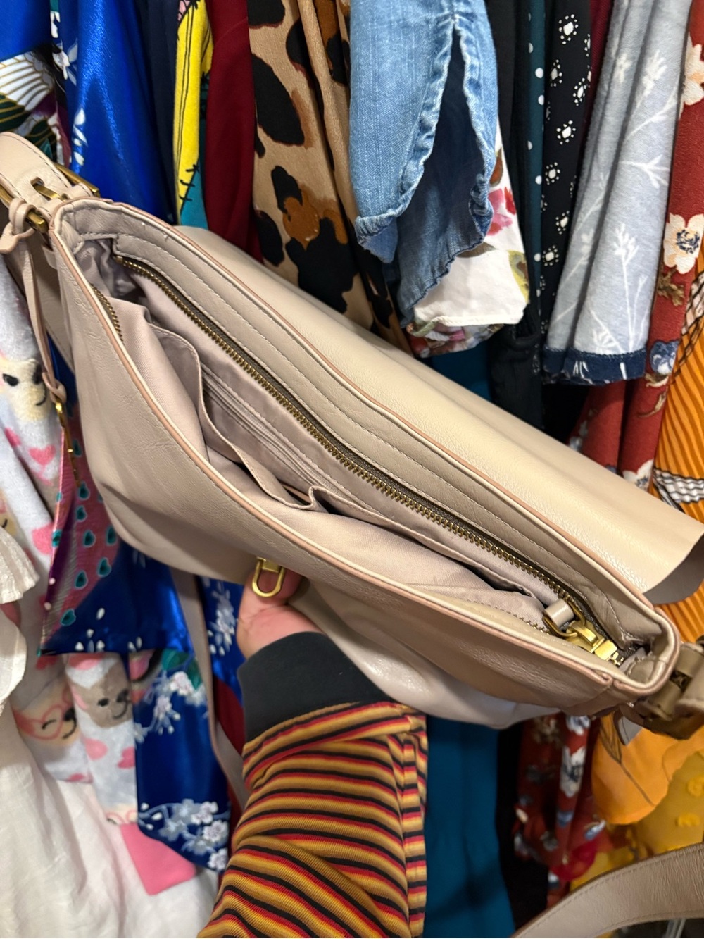 Fossil | Large Harper Flap Crossbody Bag - Picture 11 of 17